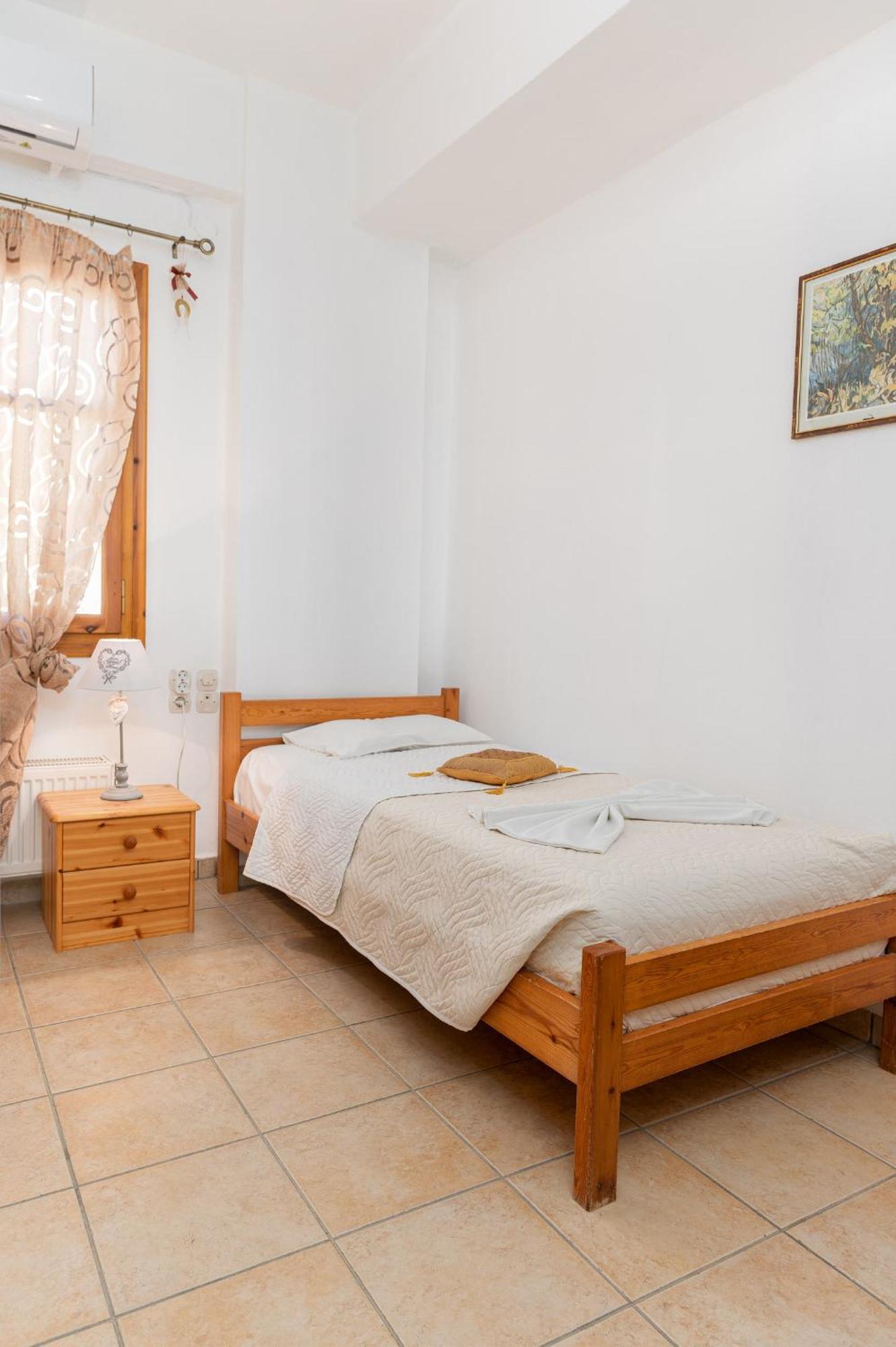 Villas Alexandros Kalamaki  Rom bilde