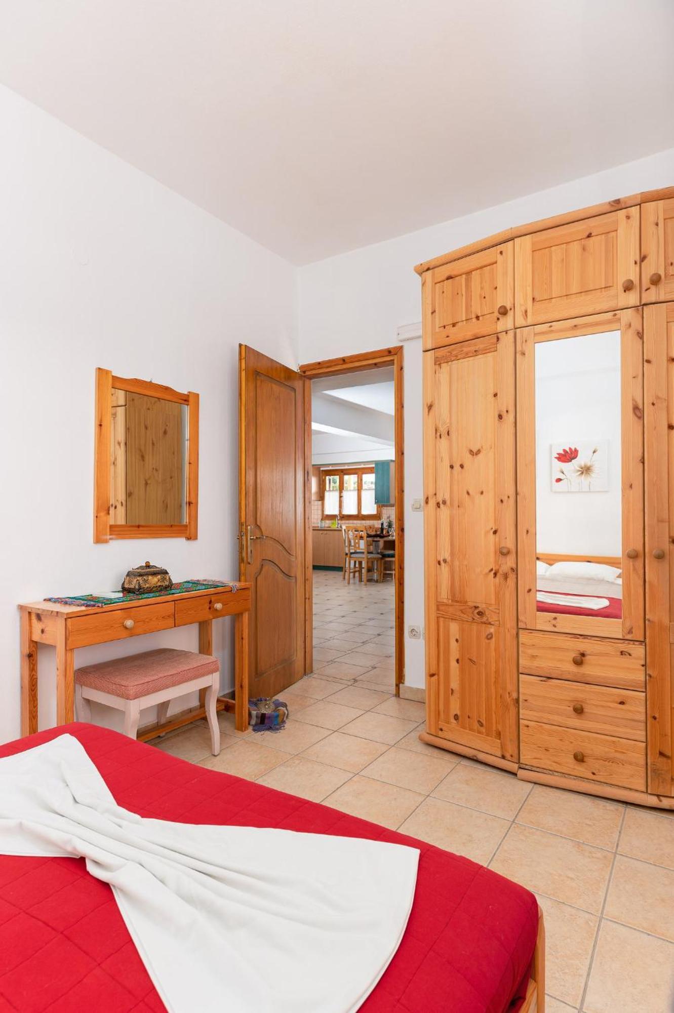 Villas Alexandros Kalamaki  Rom bilde